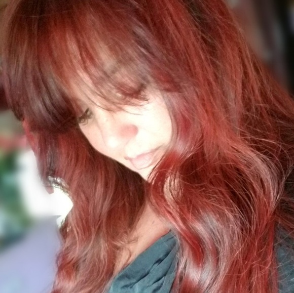 Meet your Posher, Lynda - Picture 1 of 2